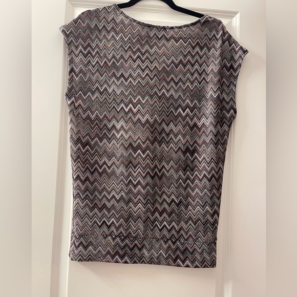 ⭐️ The Limited Gray Fitted Ribbed Cap Sleeve Top - Picture 6 of 8